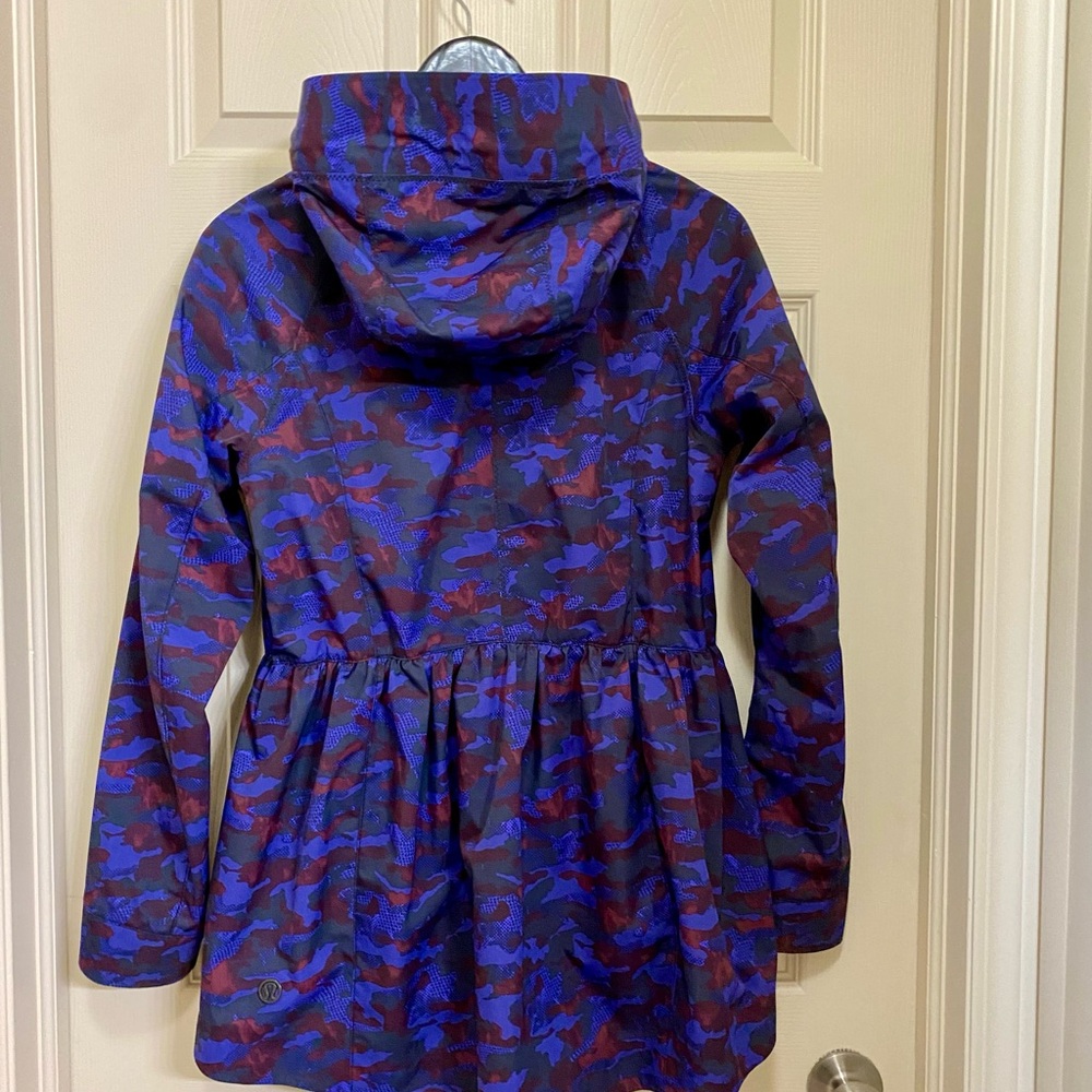 ❤️💜Lululemon Rain for Daze Jacket II Hounds Camo Emperor Blue Black Size 6💜❤️ - Picture 2 of 8